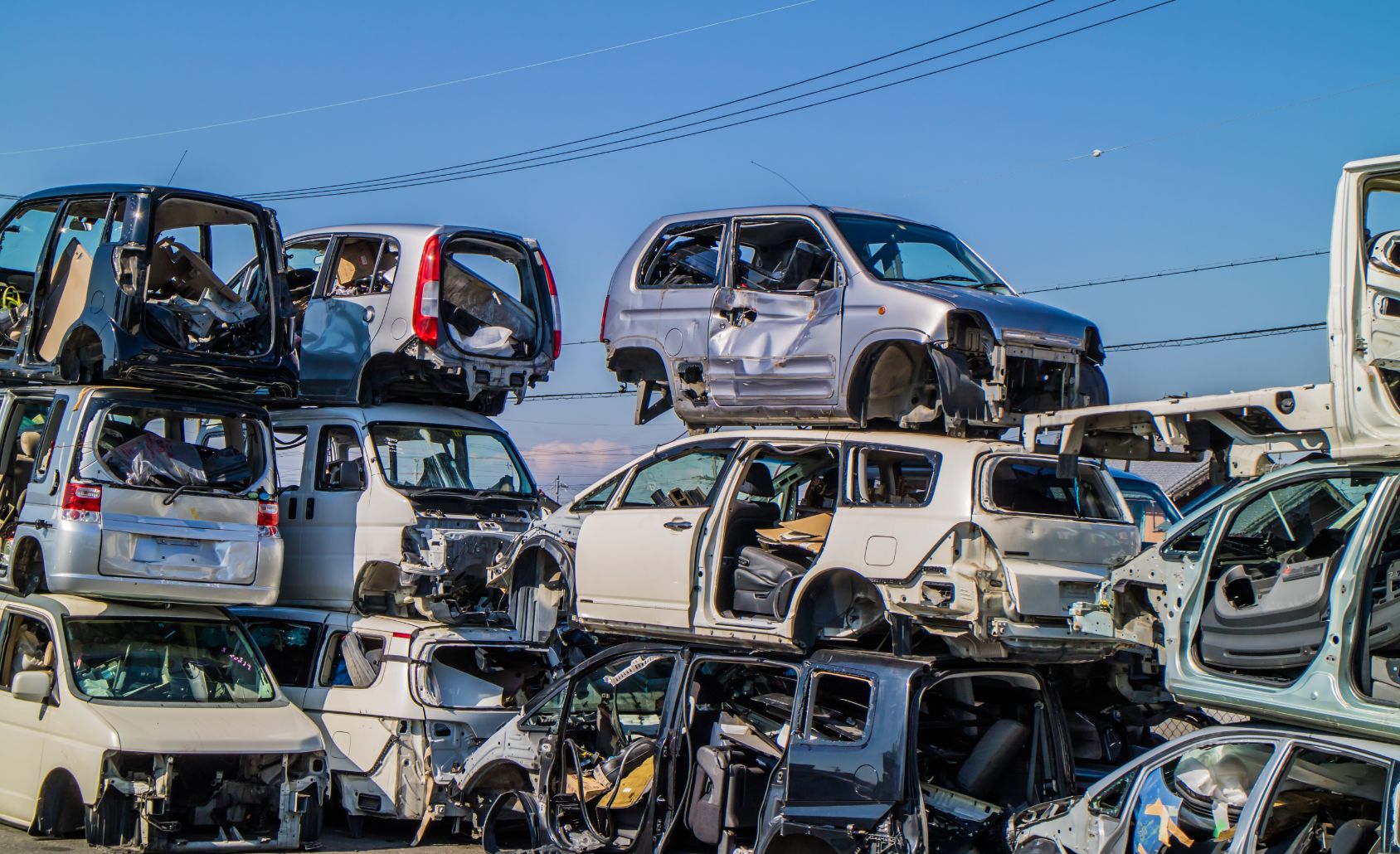 03 自動車の廃棄・リサイクル AUTOMOBILE RECYCLING